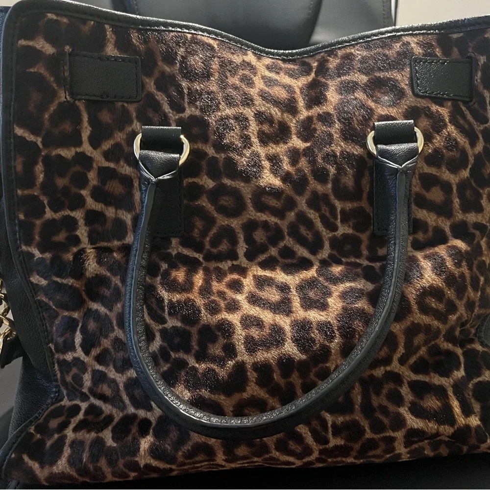 Michael Kors Leopard Print Shoulder Bag with Black and Gold Accents - Picture 3 of 5